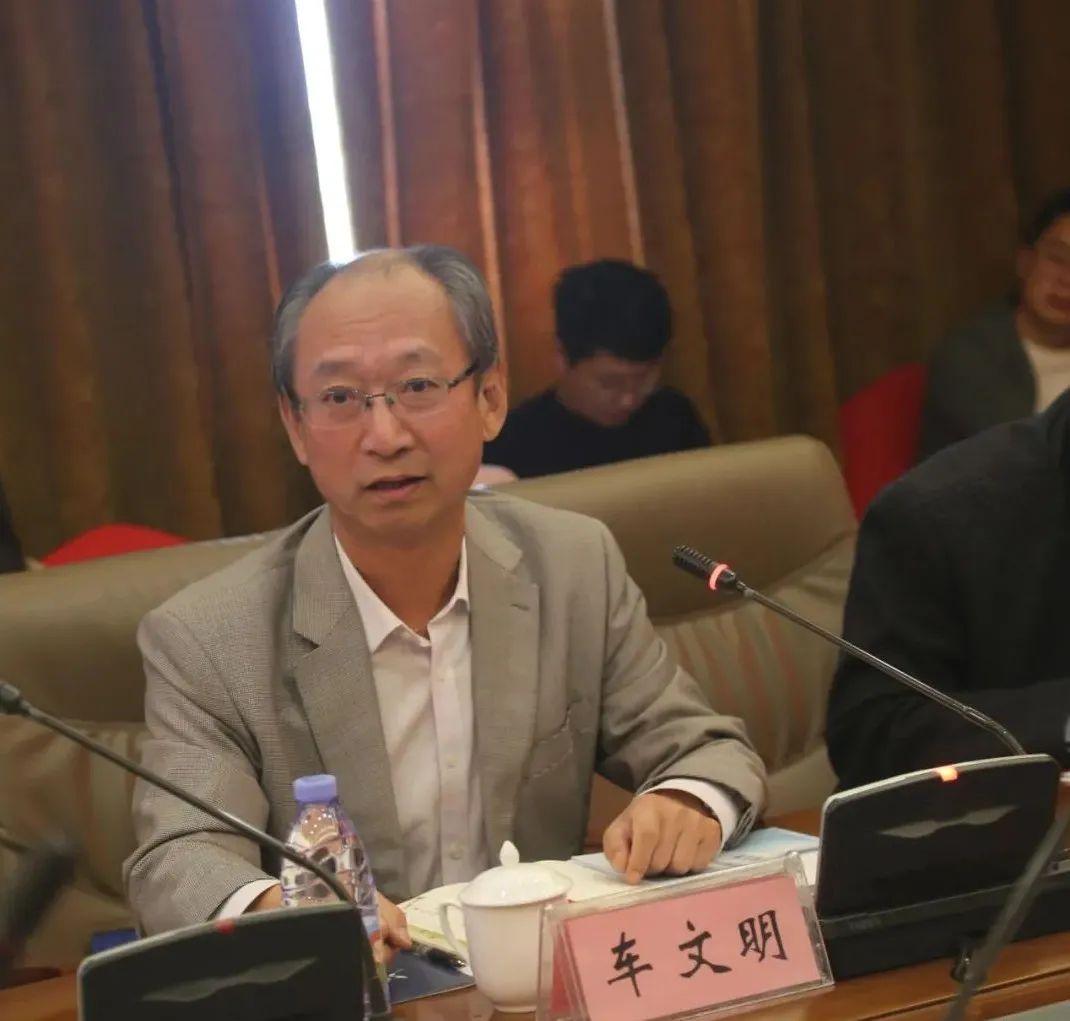 最新出版文献引领的自然美景探索之旅，内心平静的奇妙探险